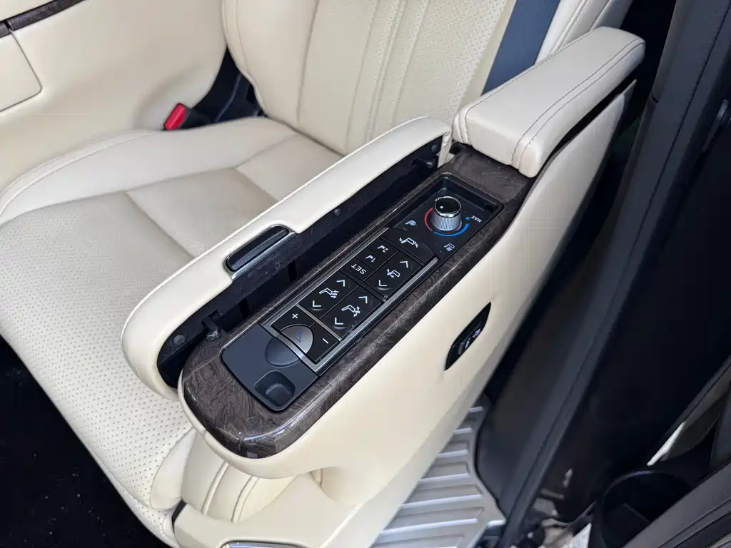 Toyota Alphard 2019 — фото 24