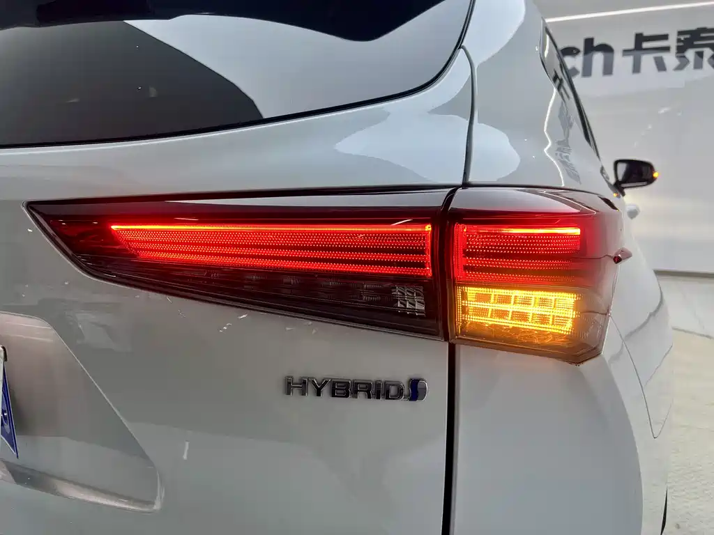 Toyota Highlander 2023 — фото 11