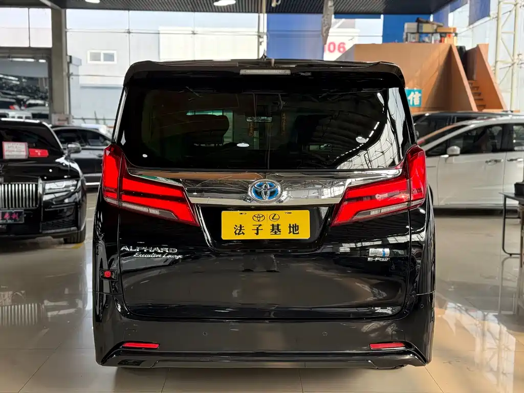 Toyota Alphard 2020 — фото 24