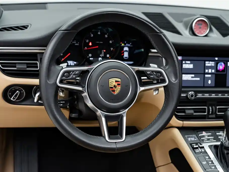 Porsche Macan 2019 — фото 11