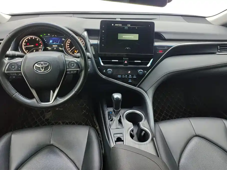 Toyota Camry 2021 — фото 12