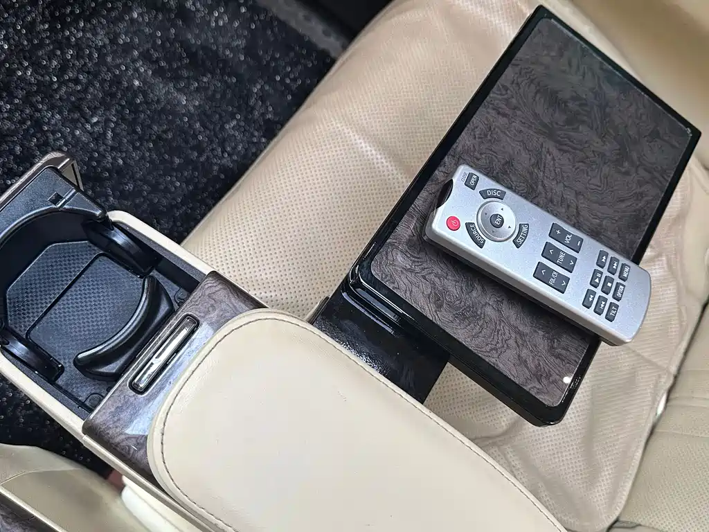 Toyota Vellfire 2022 — фото 17
