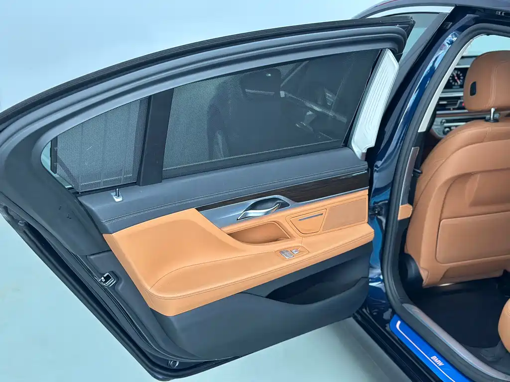 BMW 7 Series 2016 — фото 29