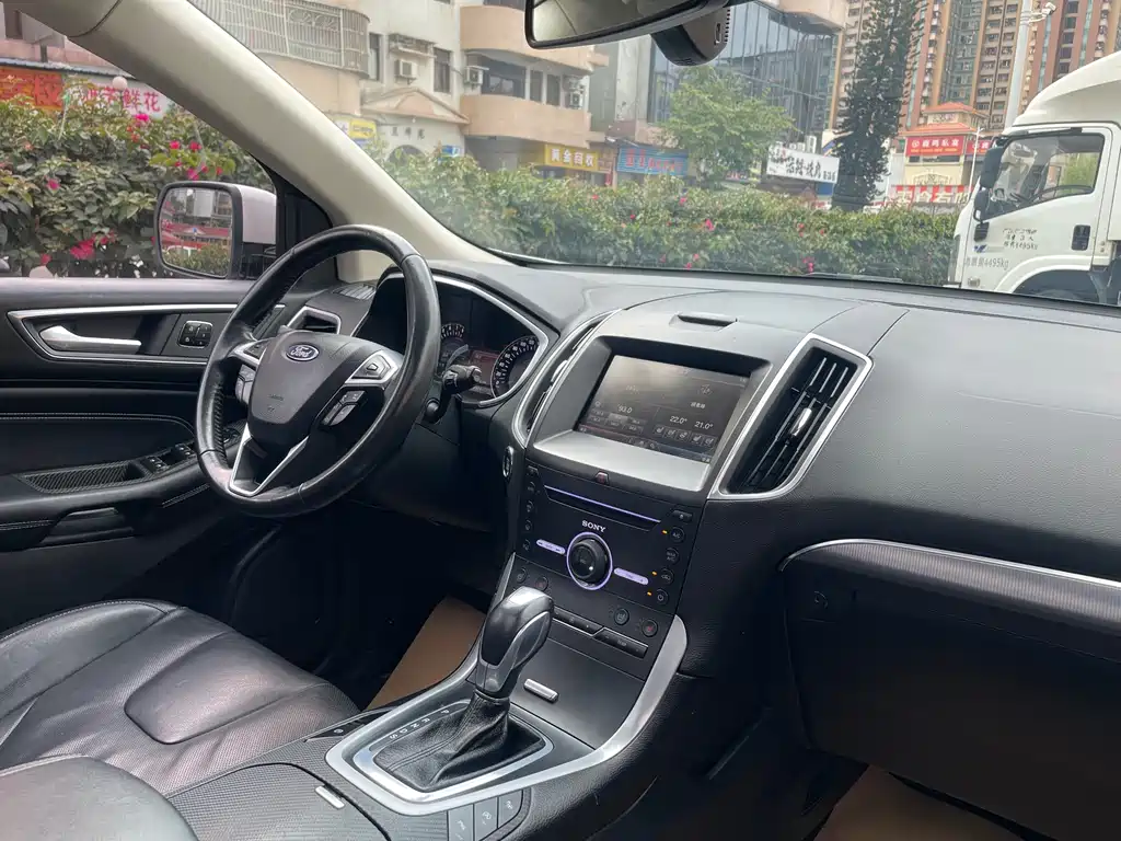 Ford Edge 2017 — фото 14