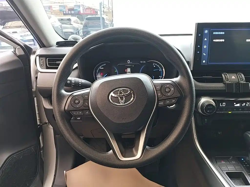 Toyota RAV4 2022 — фото 11