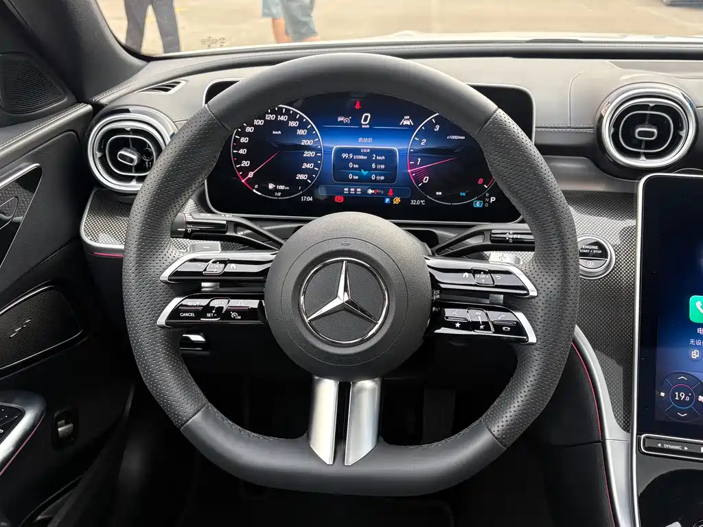 Mercedes-Benz C-Class 2025 — фото 4