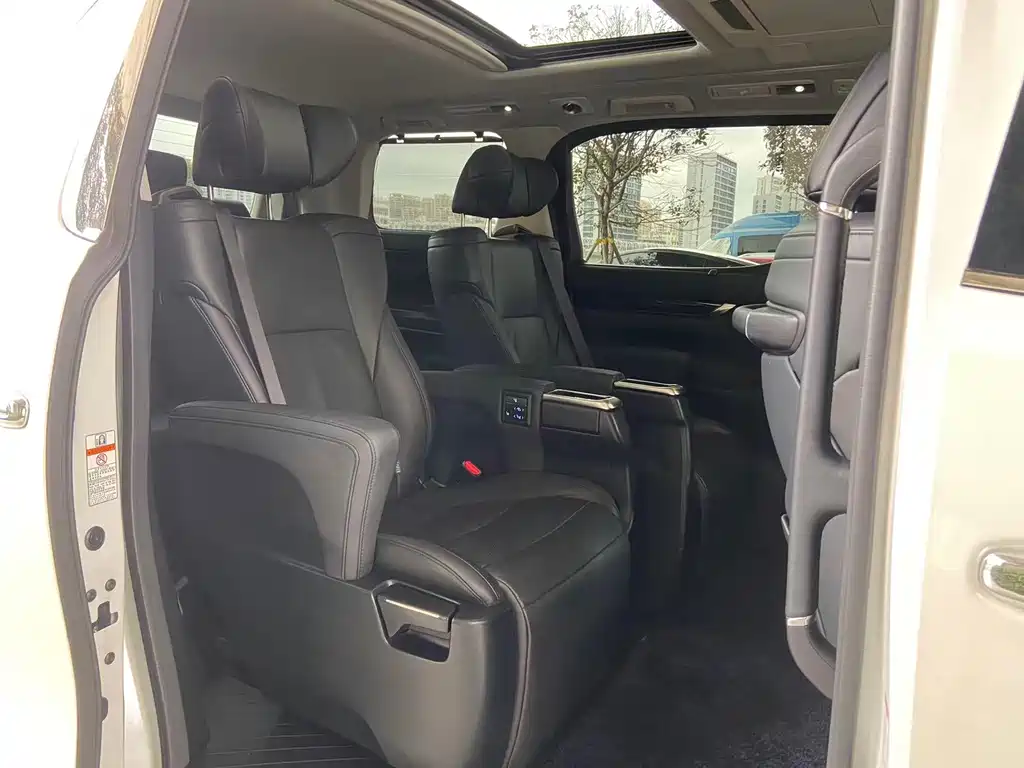 Toyota Vellfire 2022 — фото 15