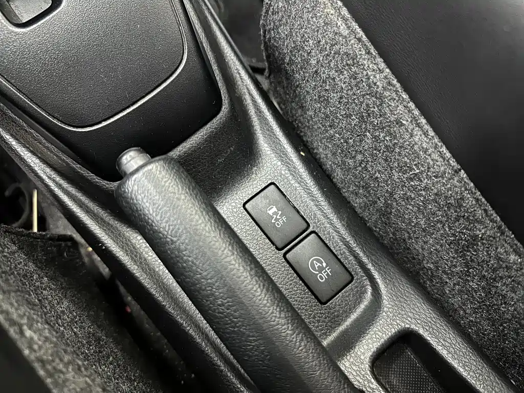 Toyota Yaris L 2020 — фото 13