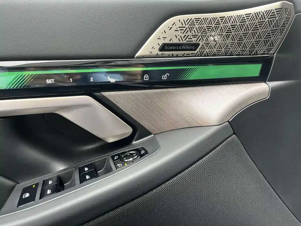 BMW 5 Series — фото 20