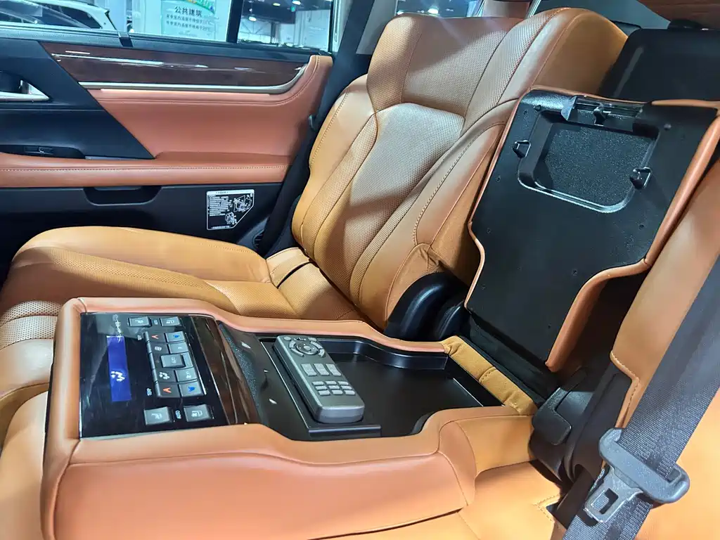 Lexus LX 2017 — фото 13