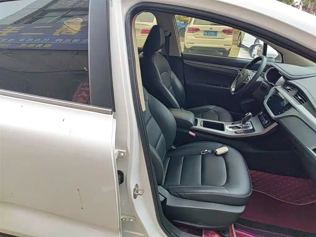 Geely Emgrand GS 2019 — фото 25