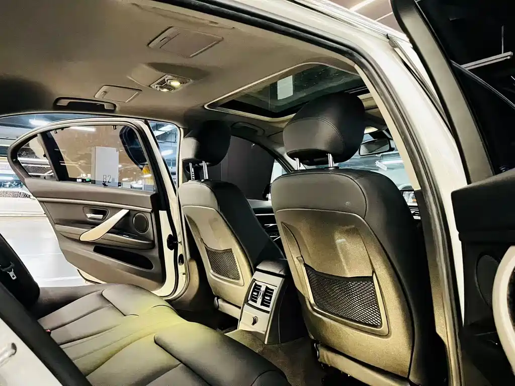 BMW 3 Series 2015 — фото 23