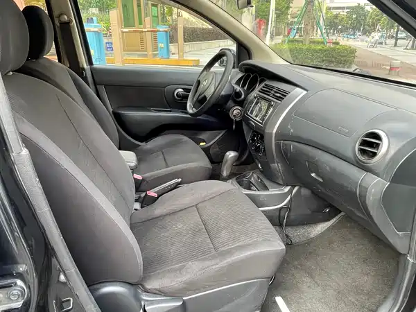 Nissan Livina 2010