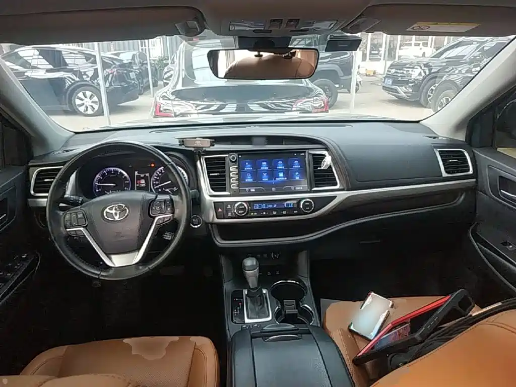 Toyota Highlander 2020 — фото 10
