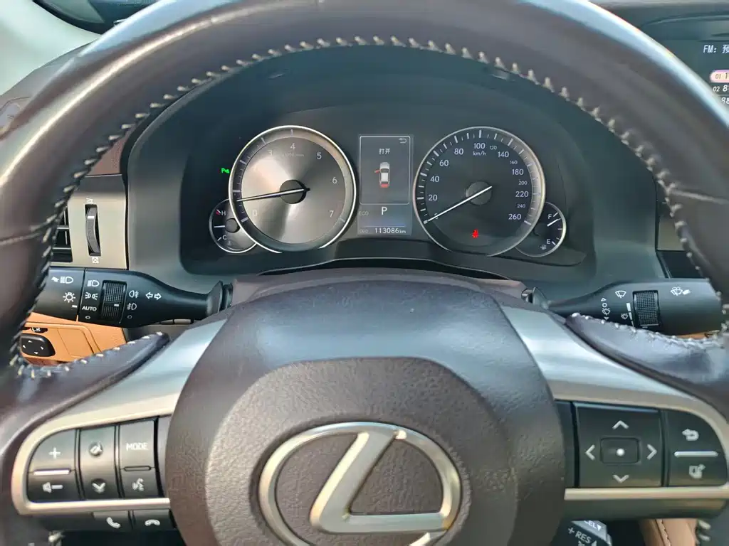 Lexus ES 2016 — фото 11
