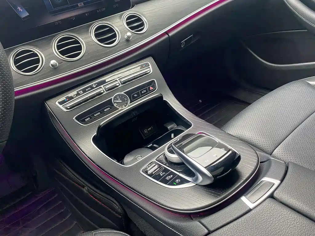 Mercedes-Benz E-Class 2018 — фото 26