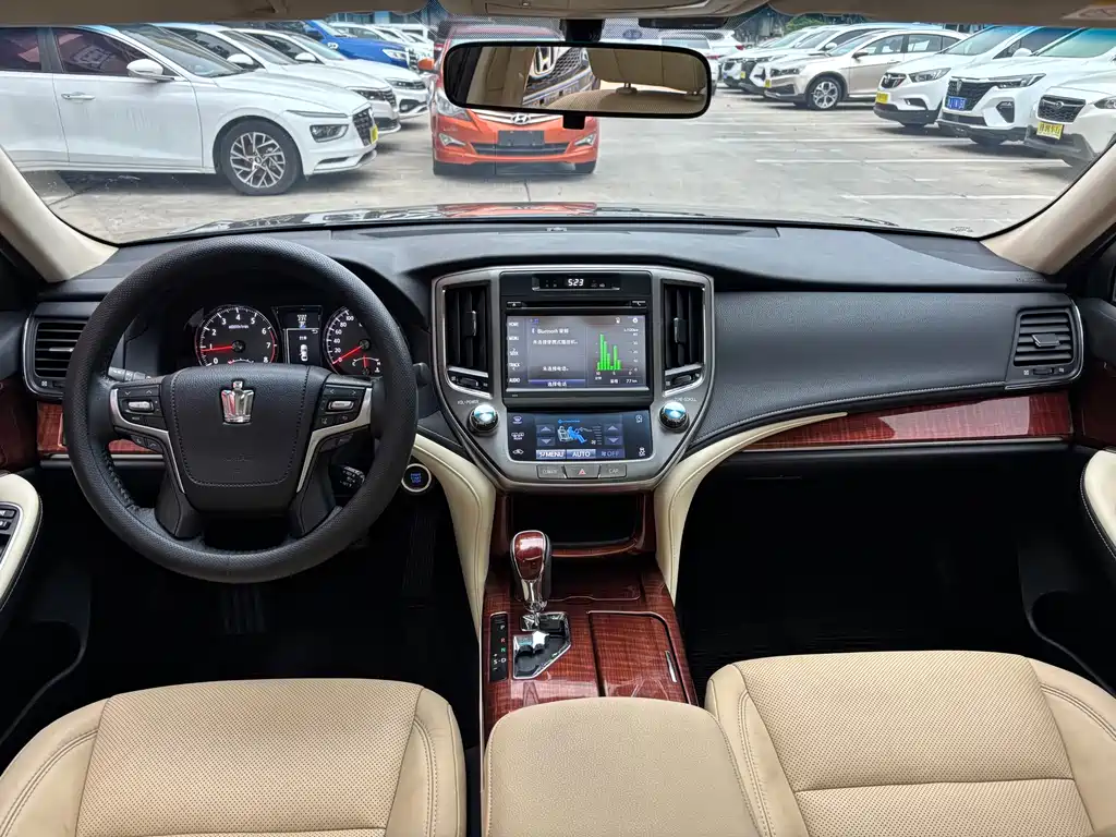 Toyota Crown 2016 — фото 10