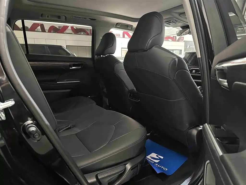 Toyota Highlander 2025 — фото 17