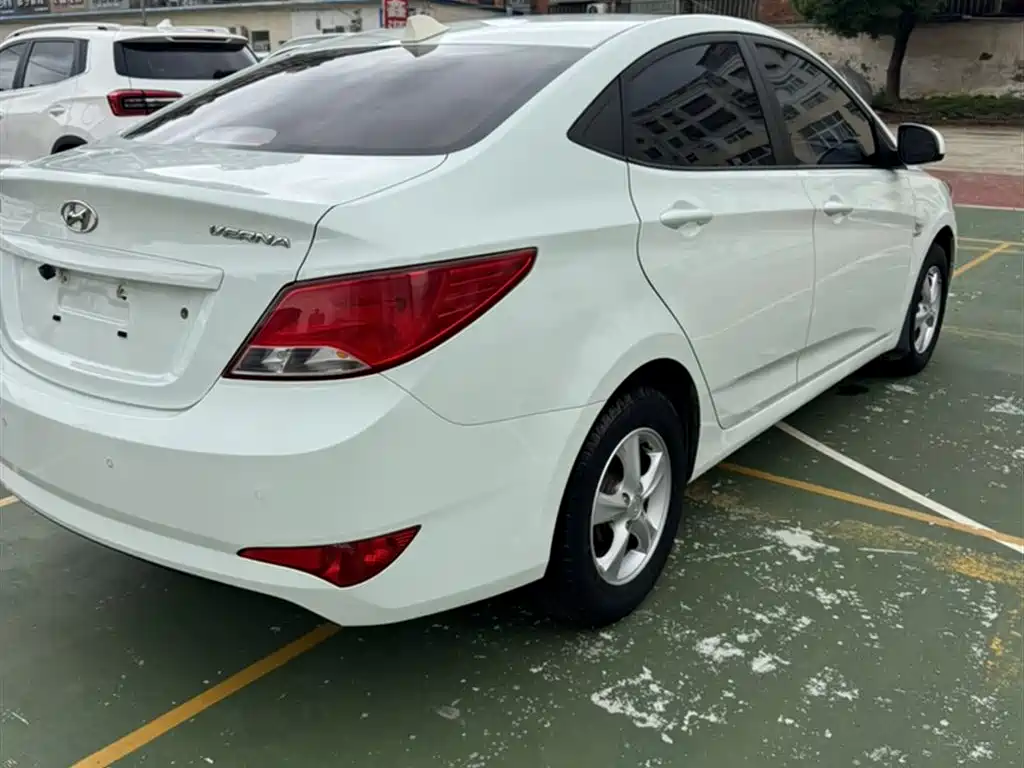 Hyundai Verna 2016 — фото 10