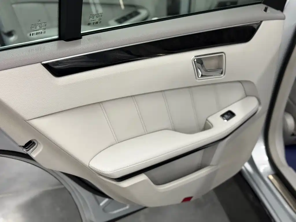 Mercedes-Benz E-Class 2010 — фото 11