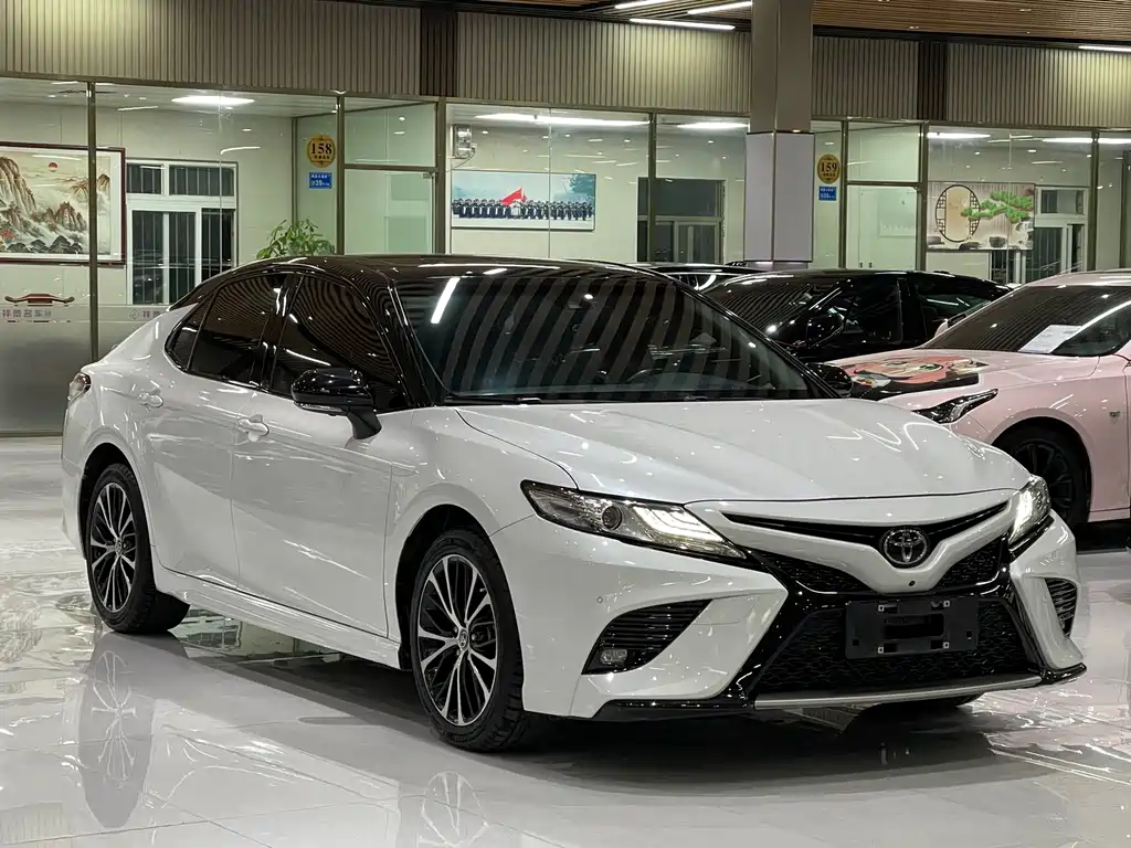 Toyota Camry 2019 — фото 3