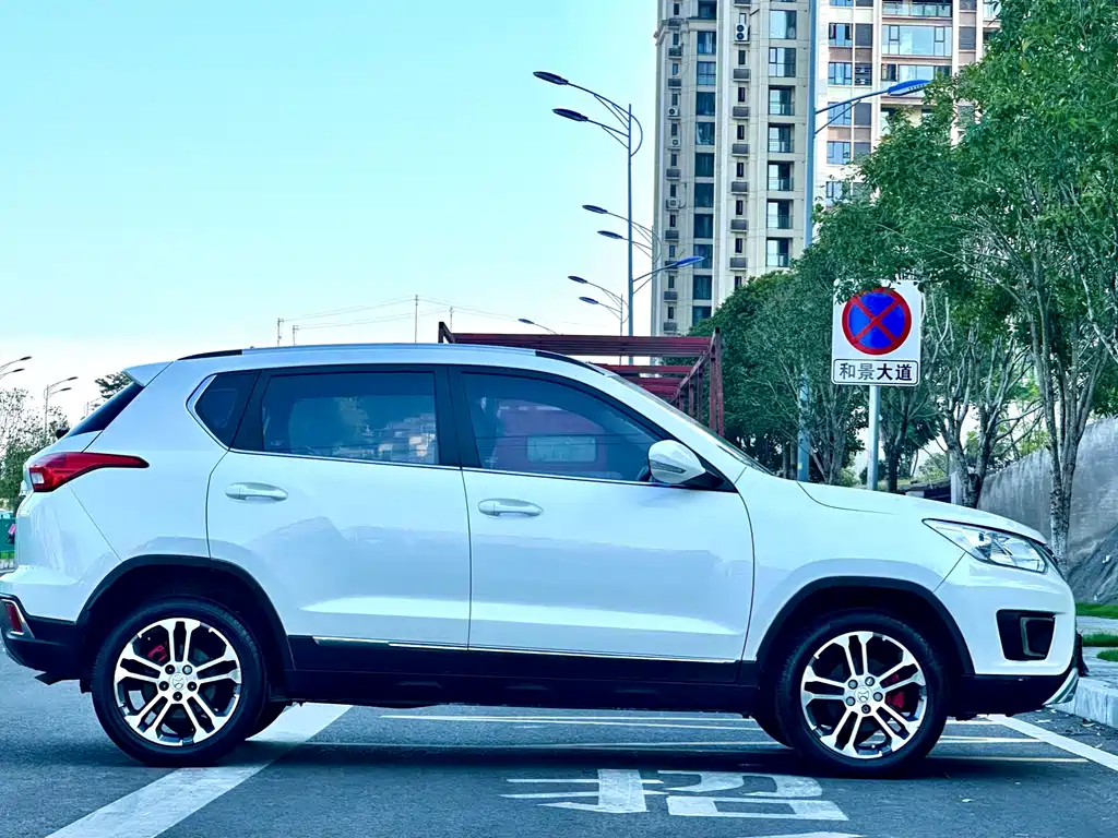 BAIC Shenbao X35 2016 — фото 10
