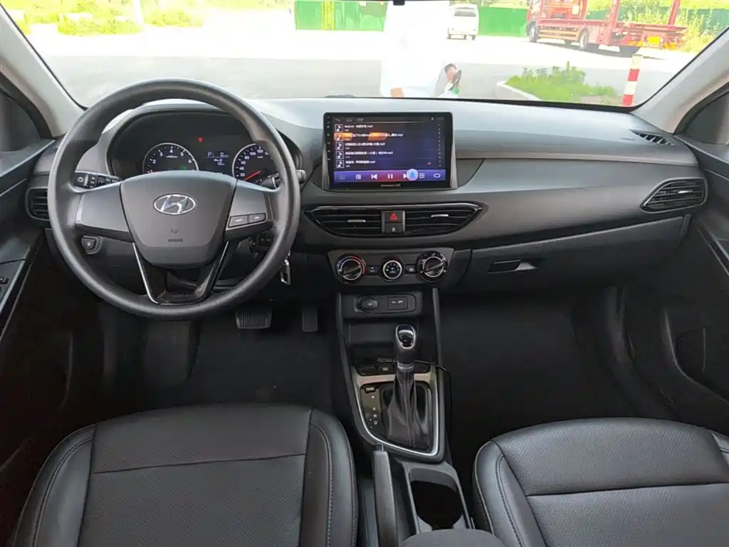 Hyundai Elantra 2019 — фото 10
