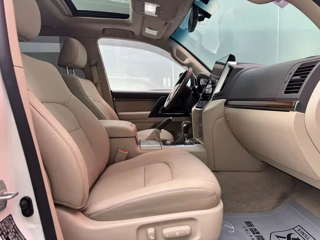 Toyota Land Cruiser 2018 — фото 9