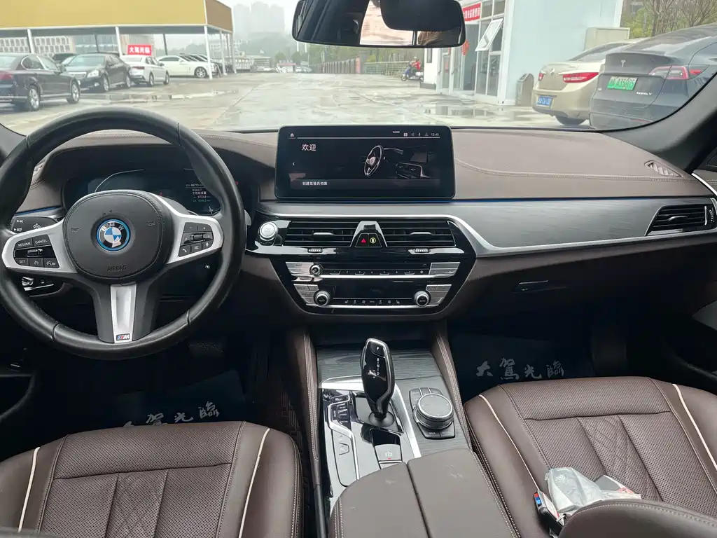 BMW 5 Series New Energy 2023 — фото 14
