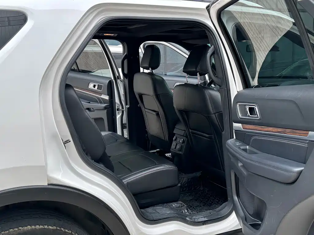 Ford Explorer 2019 — фото 15
