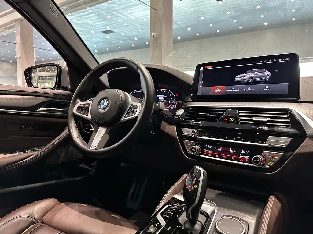 BMW 5 Series 2022 — фото 16