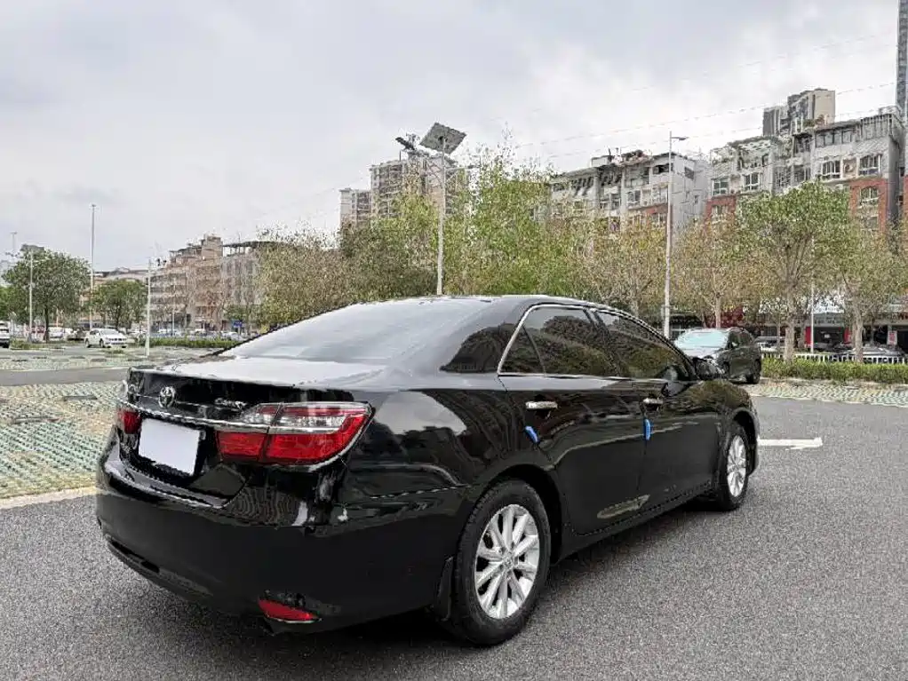 Toyota Camry 2016 — фото 9
