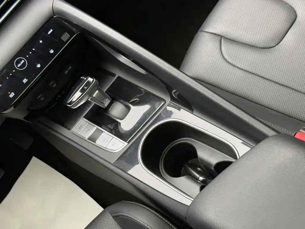 Hyundai Elantra 2022 — фото 12