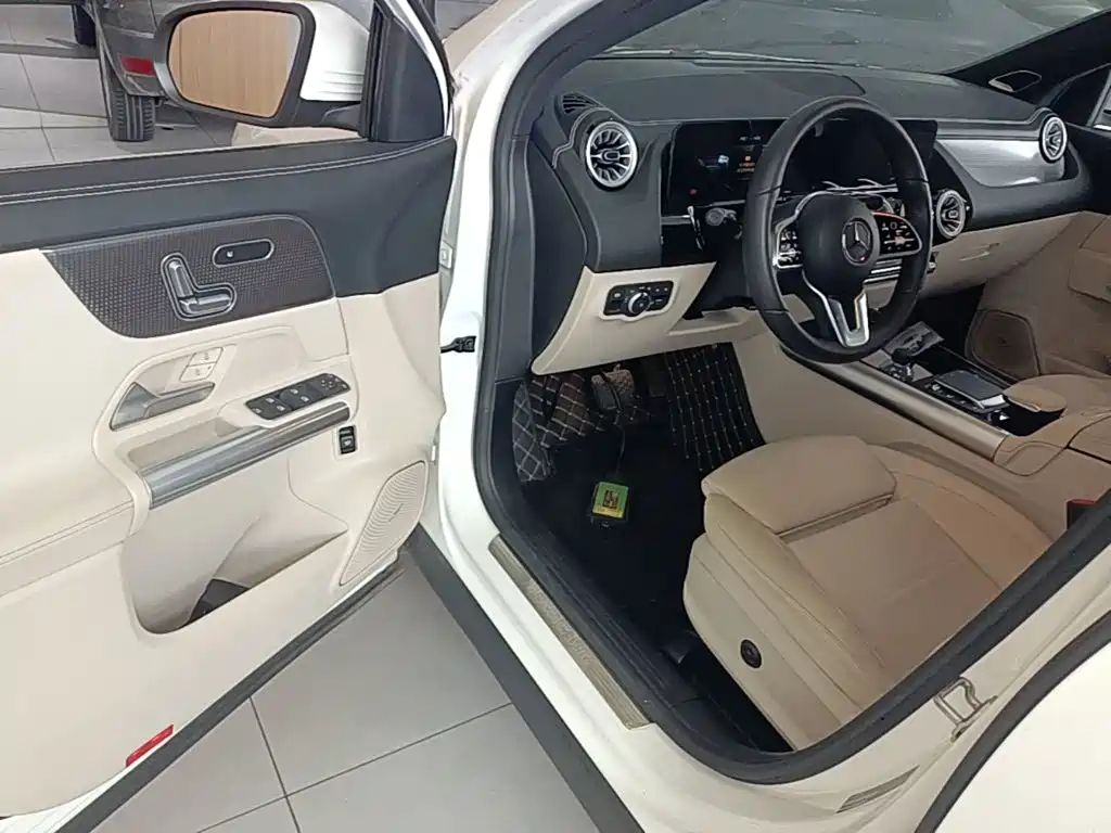 Mercedes-Benz GLA 2024 — фото 16