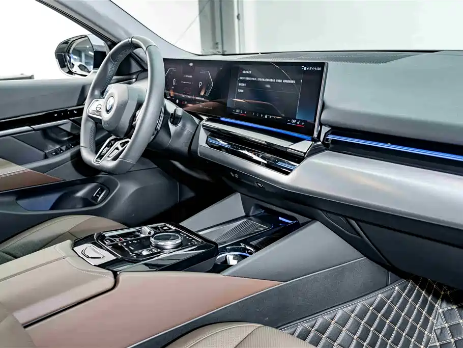 BMW 5 Series 2024 — фото 17