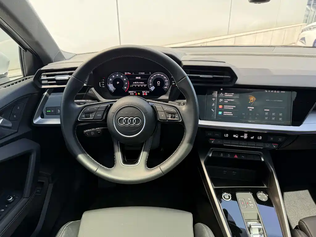 Audi A3 2023 — фото 10