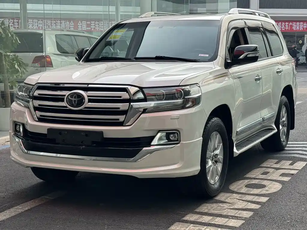 Toyota Land Cruiser 2018 — фото 3
