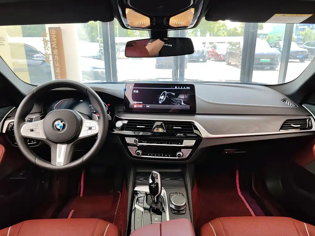 BMW 5 Series 2023 — фото 10