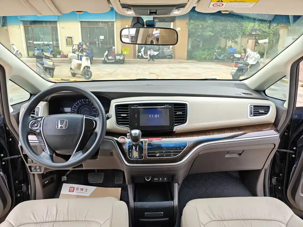 Honda Odyssey 2017 — фото 11