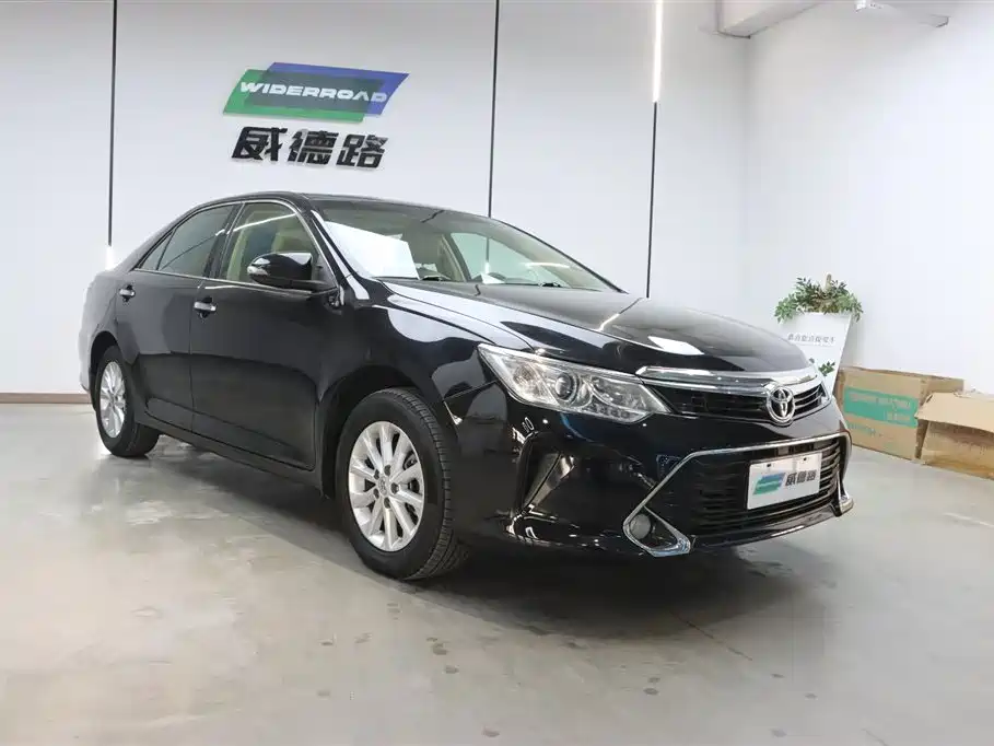 Toyota Camry 2017 — фото 3