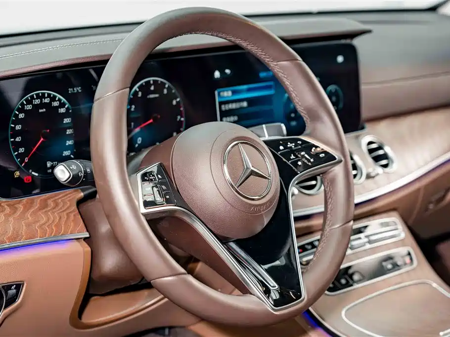Mercedes-Benz E-Class 2022 — фото 9