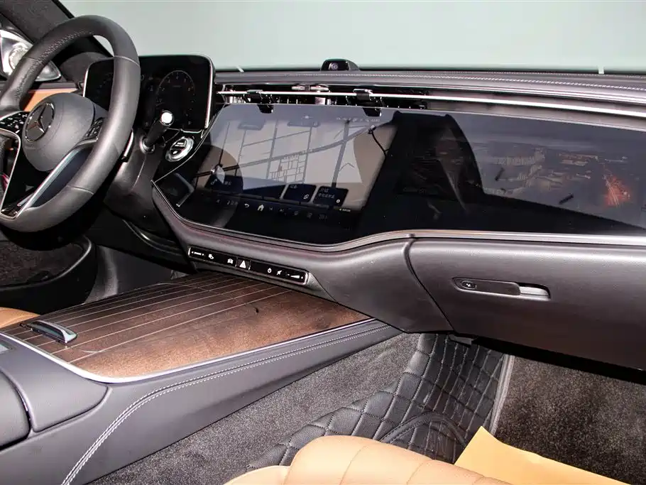 Mercedes-Benz E-Class 2025 — фото 24