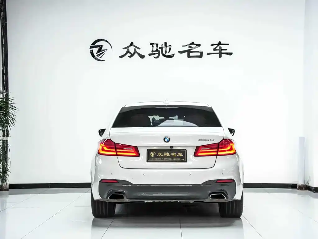 BMW 5 Series 2017 — фото 11
