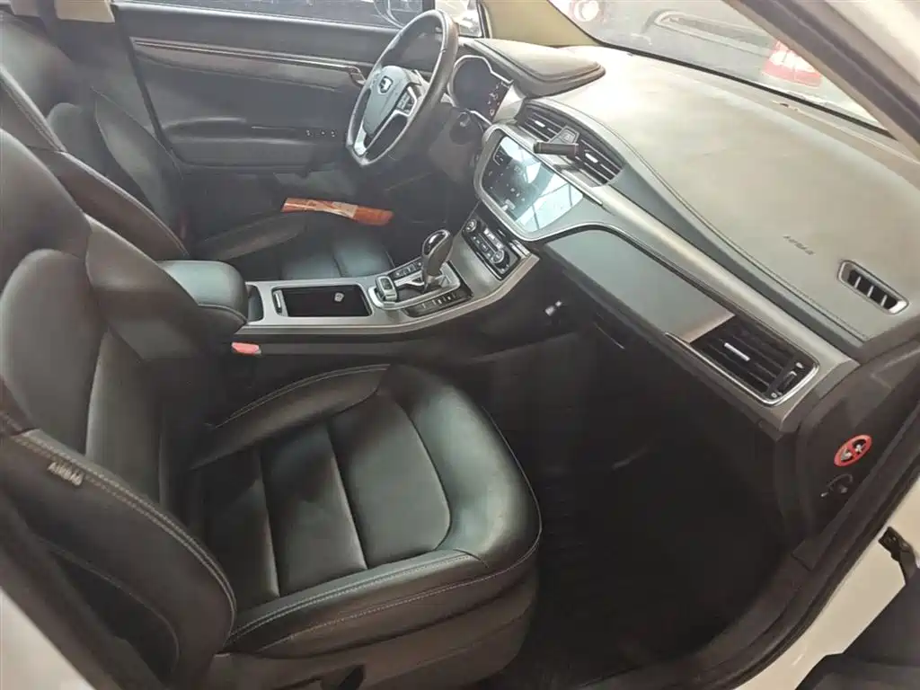 Geely Emgrand GS 2018 — фото 25