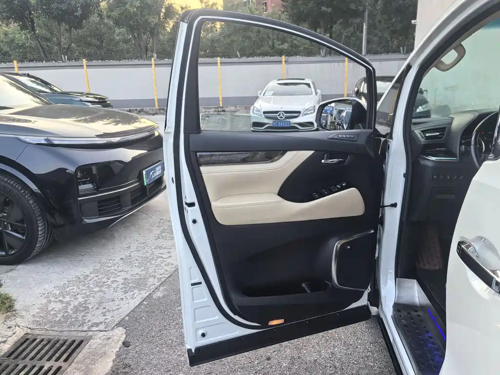 Toyota Alphard 2021 — фото 4