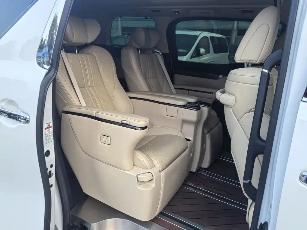 Toyota Alphard 2021 — фото 14