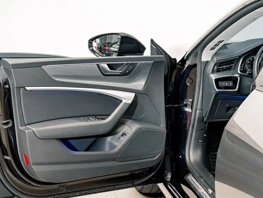 Audi A7L 2023 — фото 18