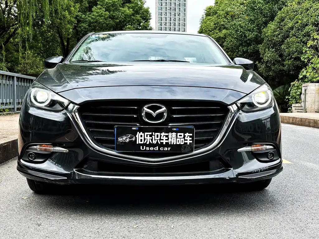 Mazda 3 Axela 2018 — фото 3
