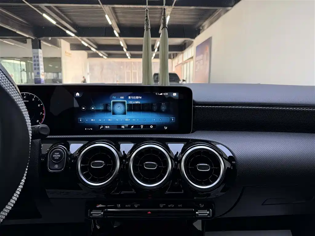 Mercedes-Benz A-Class 2020 — фото 8