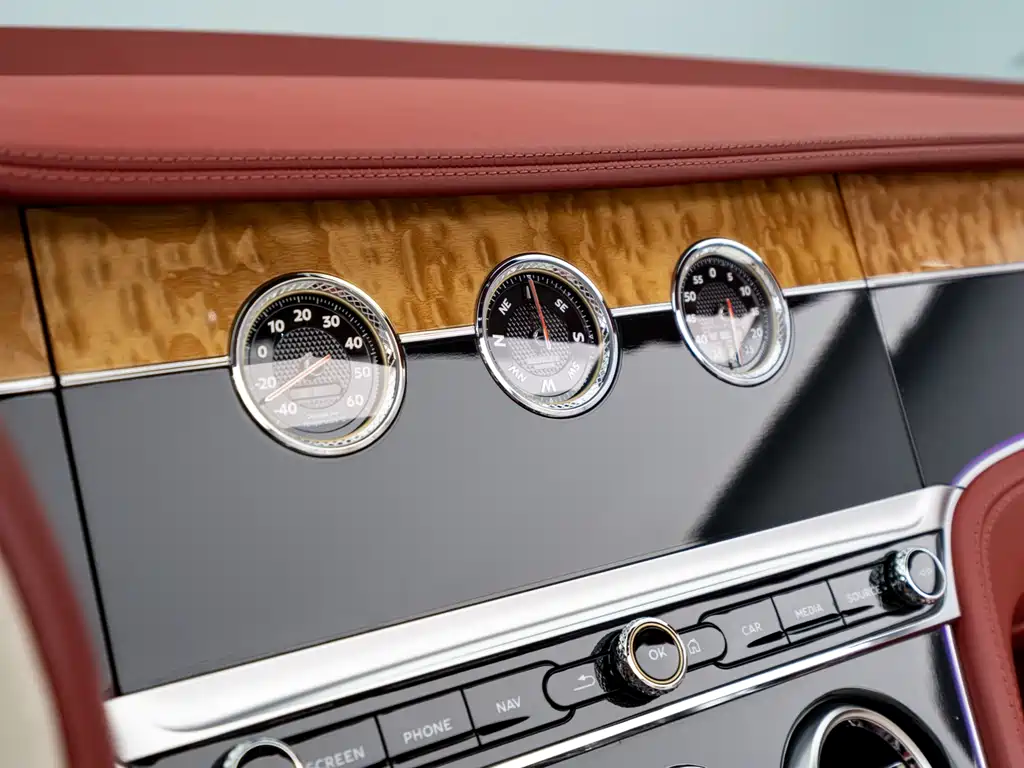 Bentley Continental 2021 — фото 10